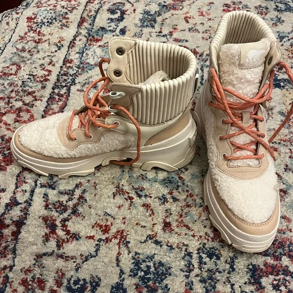 Sorel Cream Lace-Up Boots chunky heel size 9 - Picture 1 of 7